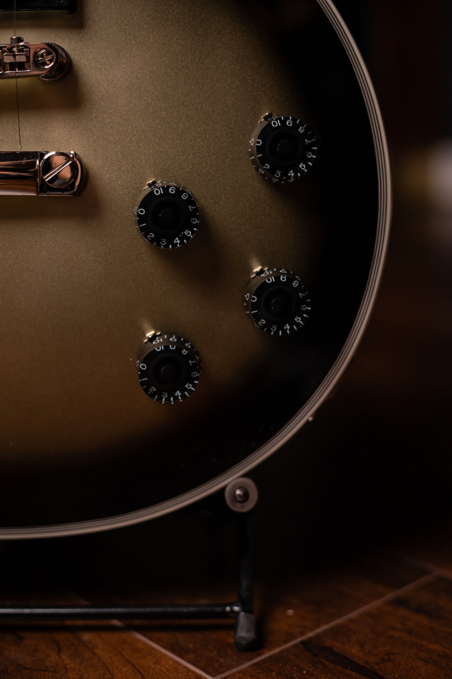 Epiphone - Adam Jones Les Paul Custom Art Collection: Korin Faught’s “Sensation”, Electric Guitar - Antique Silverburst