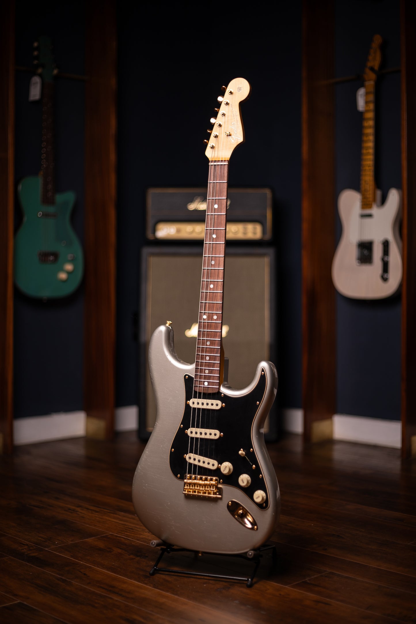 Fender Custom Shop Limited Edition 1965 Dual-Mag Stratocaster® Journeyman Relic® with Closet Classic Hardware Electric Guitar - Aged Inca Silver