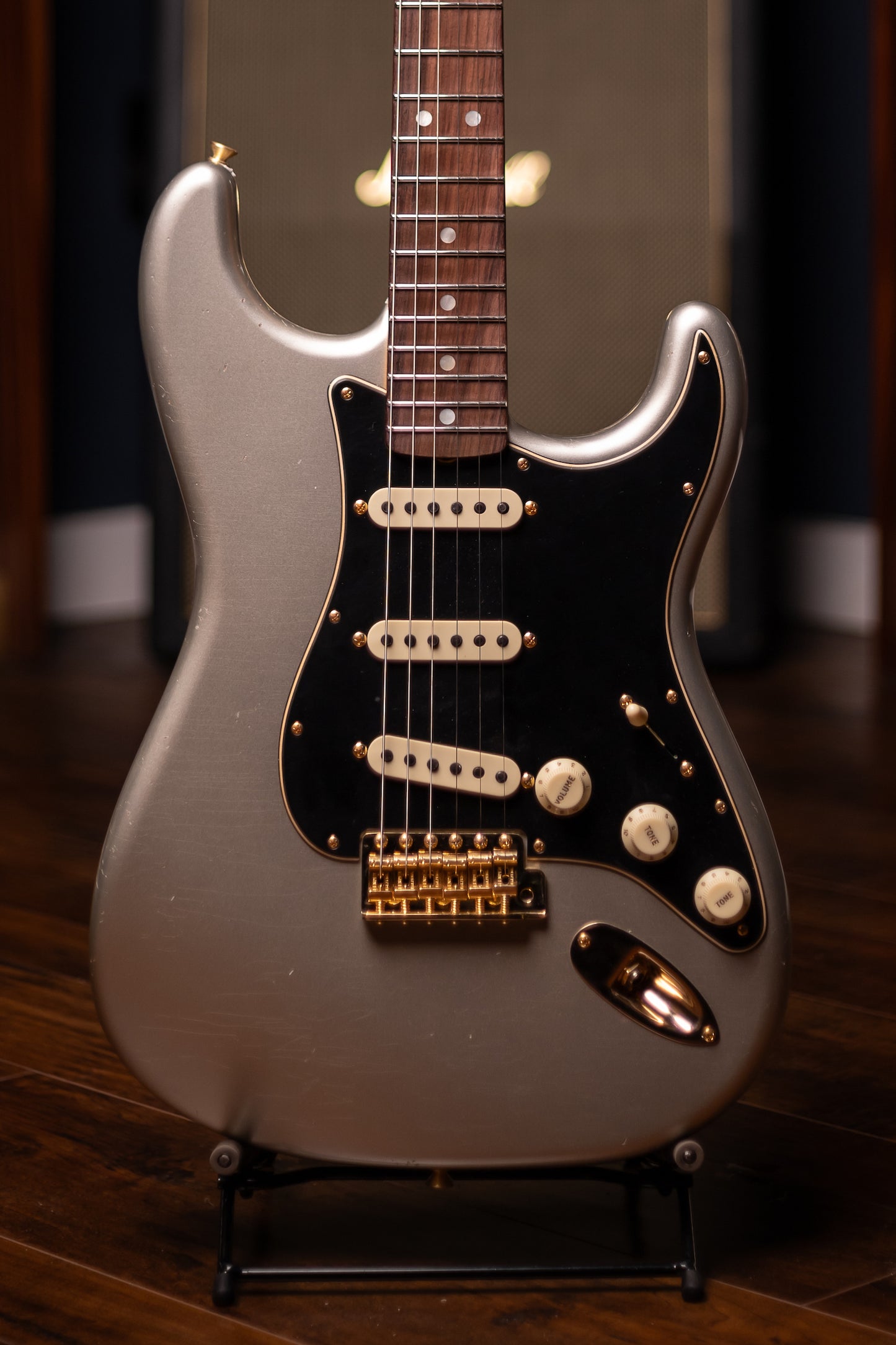 Fender Custom Shop Limited Edition 1965 Dual-Mag Stratocaster® Journeyman Relic® with Closet Classic Hardware Electric Guitar - Aged Inca Silver