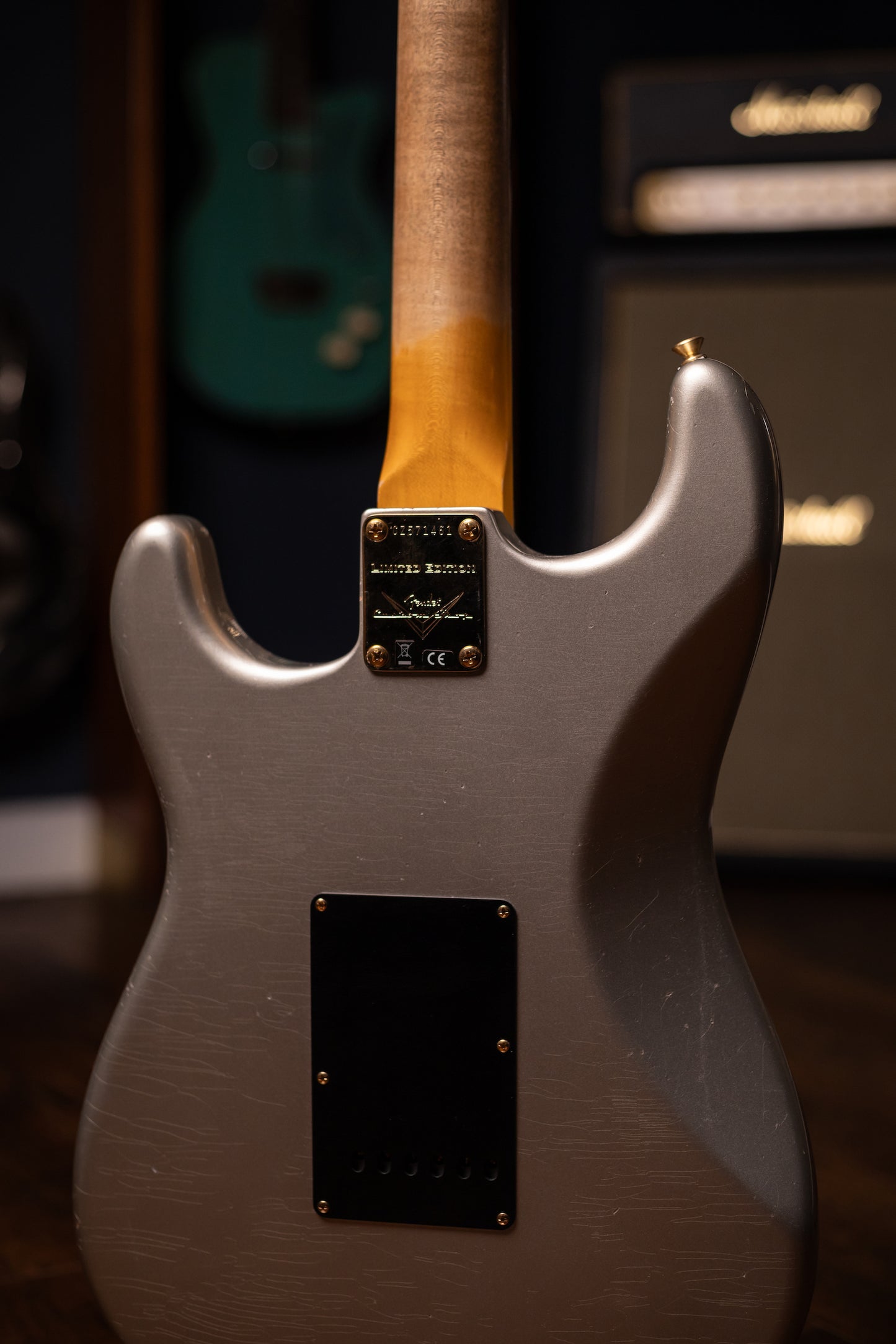 Fender Custom Shop Limited Edition 1965 Dual-Mag Stratocaster® Journeyman Relic® with Closet Classic Hardware Electric Guitar - Aged Inca Silver