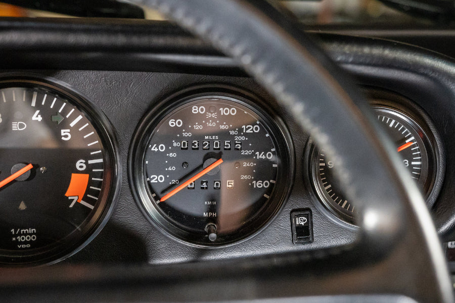 1986 Porsche 911 Carrera Targa - Black