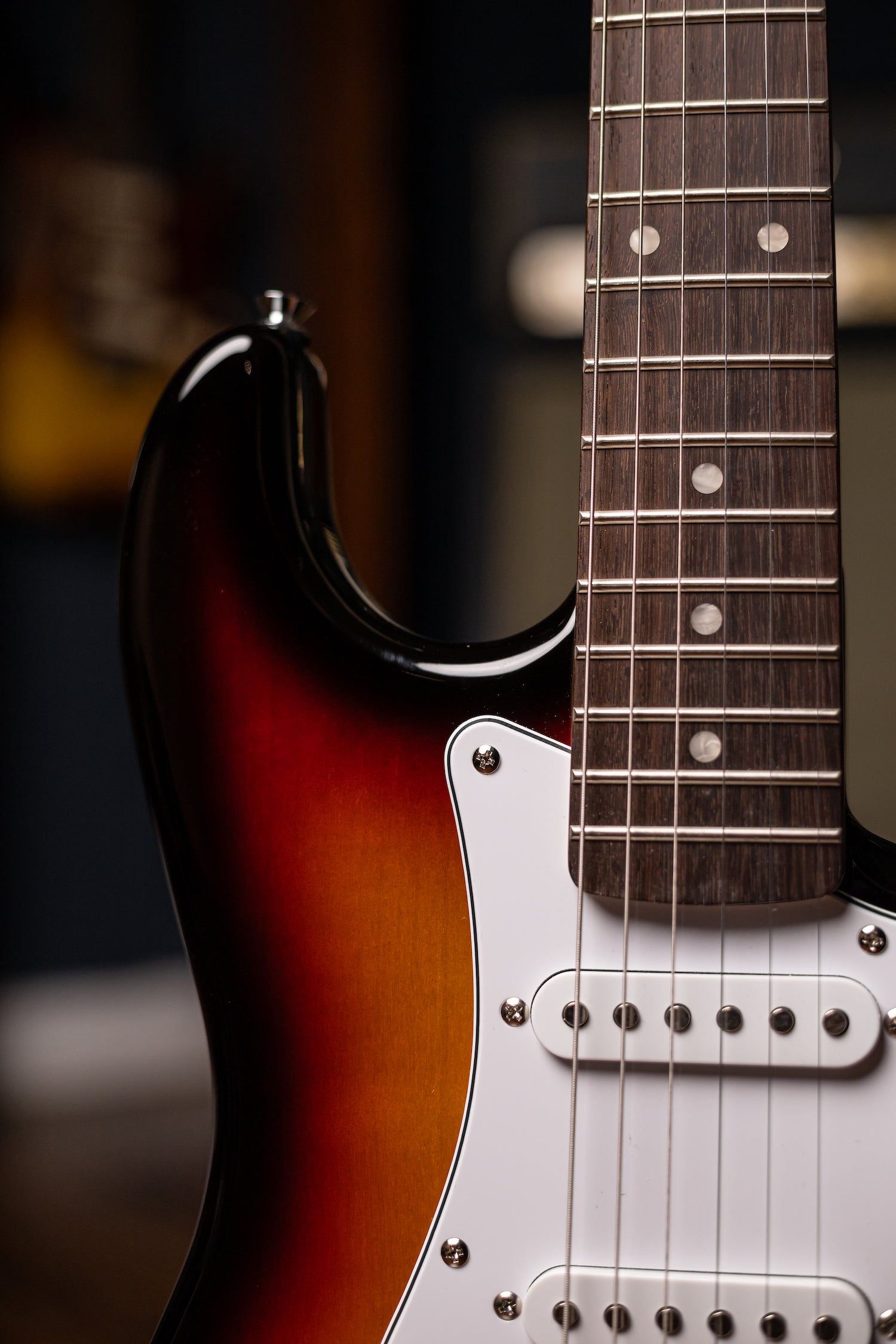 Squier Affinty Stratocaster JR HSS Electric Guitar - 3-Tone Sunburst