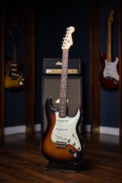 2016 Fender Road Worn 60's Stratocaster Electric Guitar - Sunburst