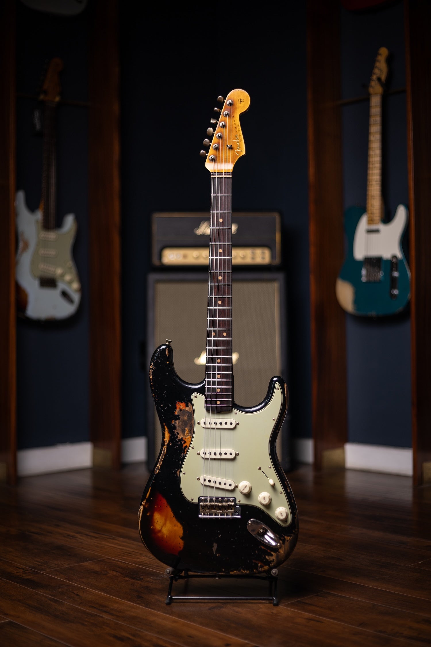 Fender 1963 Stratocaster® Super Heavy Relic - Super Faded Aged Black over 3 Color Sunburst