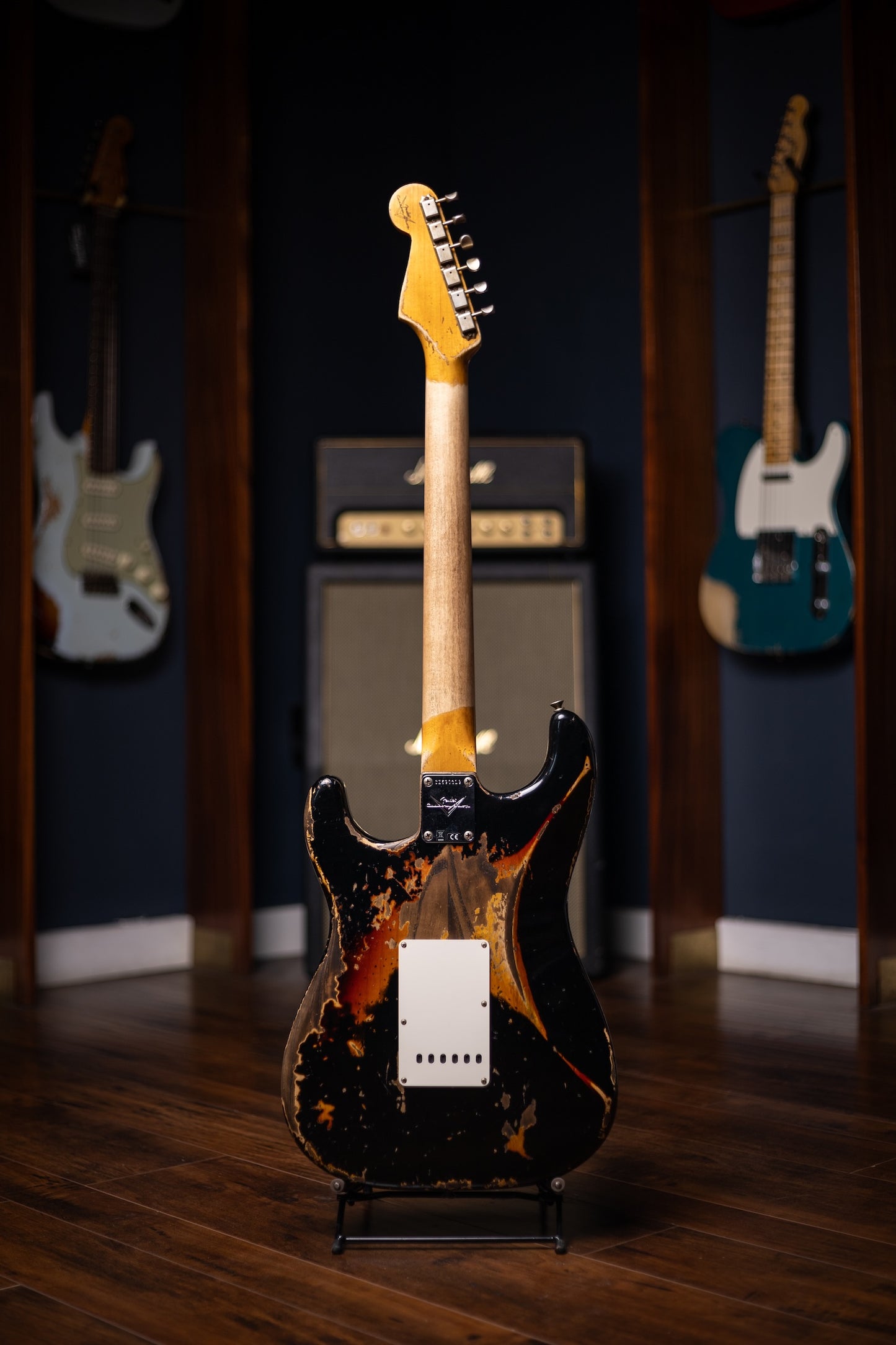 Fender 1963 Stratocaster® Super Heavy Relic - Super Faded Aged Black over 3 Color Sunburst