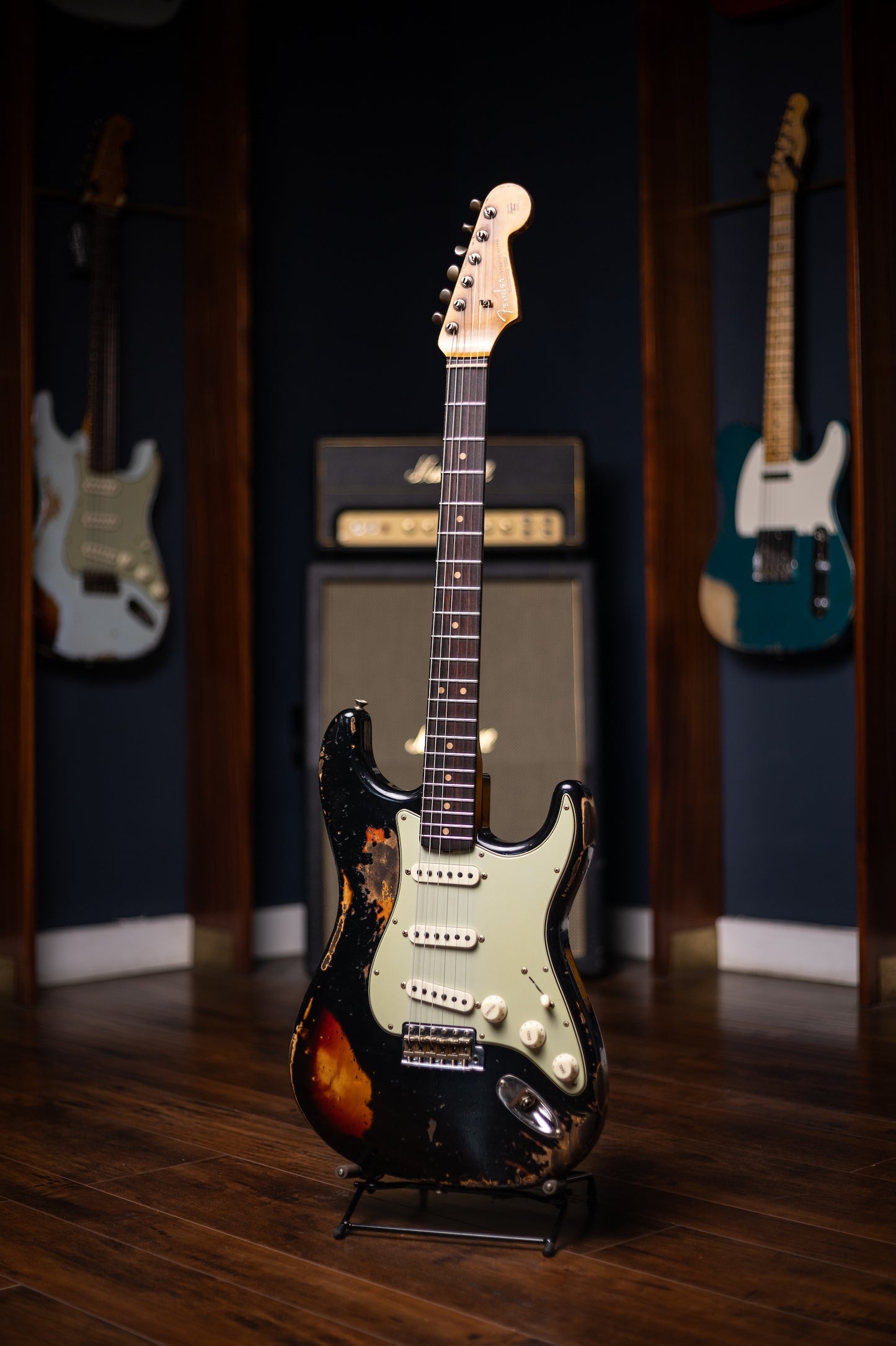 Fender 1963 Stratocaster® Super Heavy Relic - Super Faded Aged Black over 3 Color Sunburst