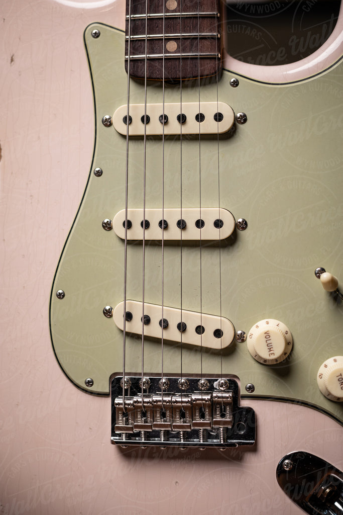 Fender Custom Shop Late 1962 Stratocaster® Relic® with Closet Classic Hardware Electric Guitar - Super Faded Aged Shell Pink