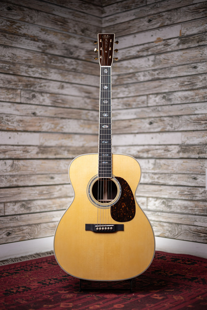 Martin J-40 Jumbo Acoustic Guitar - Natural