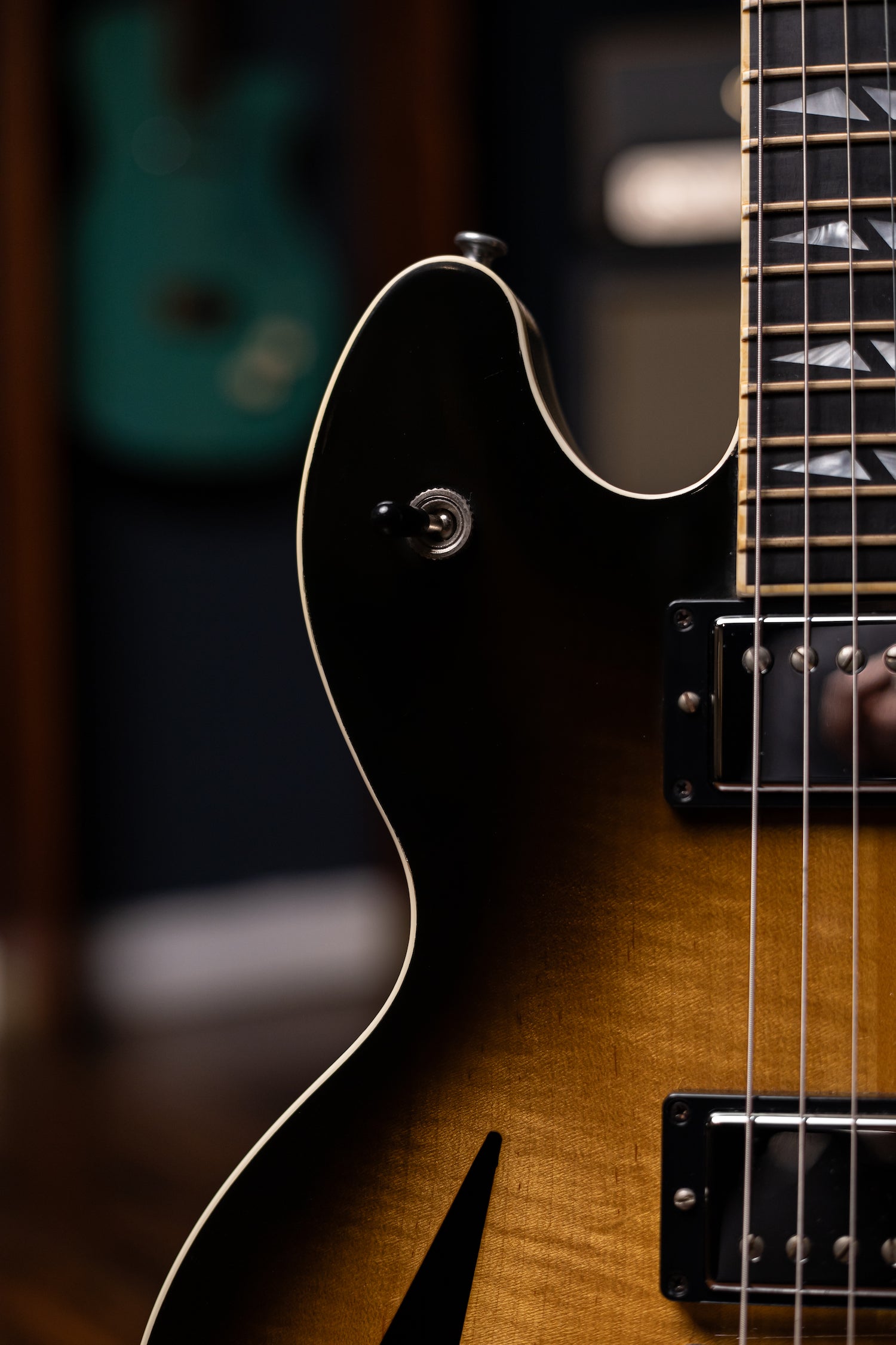 2006 Gibson Vegas Standard Semi Hollow Electric Guitar - Tobacco Sunburst