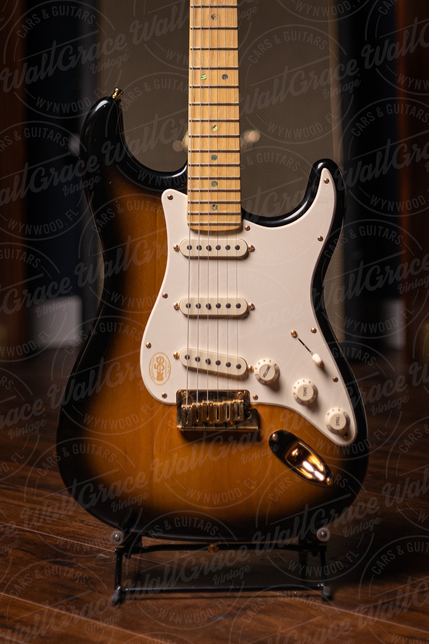 2004 Fender 50th Anniversary DLX Stratocaster Electric Guitar - Sunburst