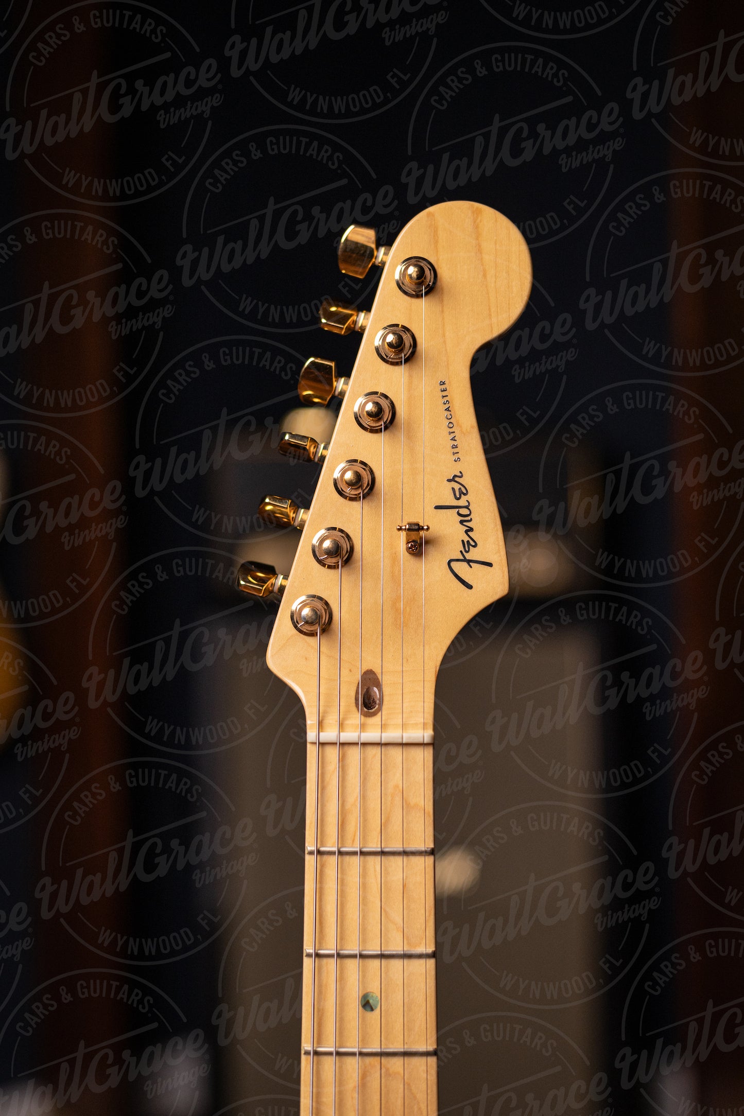2004 Fender 50th Anniversary DLX Stratocaster Electric Guitar - Sunburst