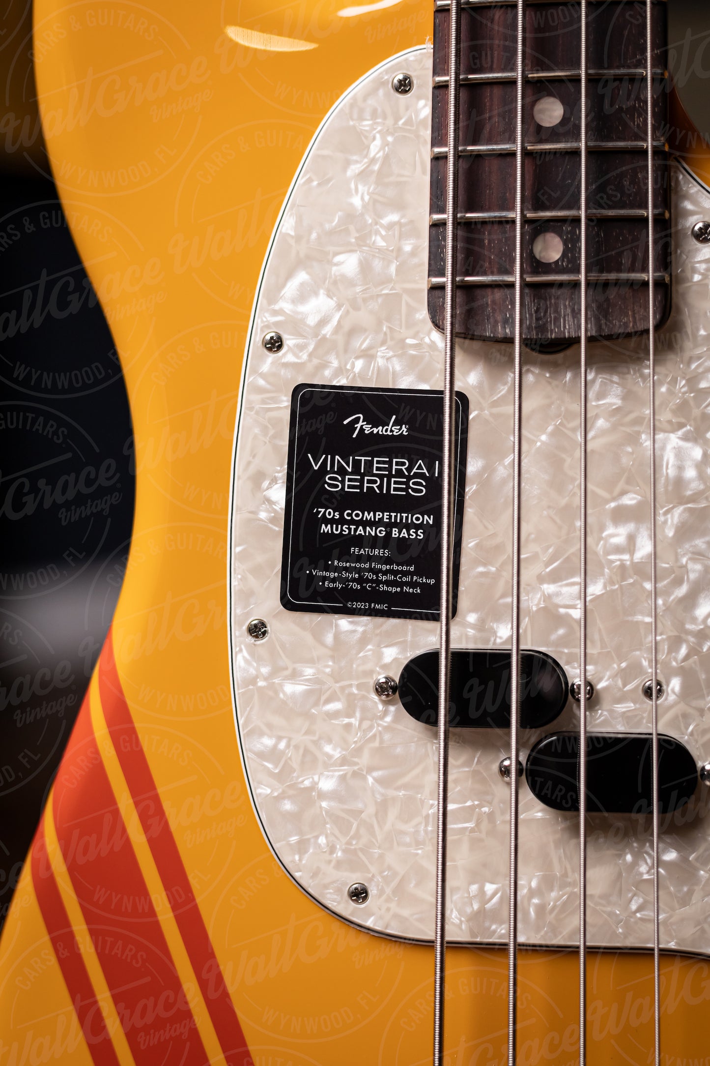 Fender Vintera II Mustang Bass - Competition Orange