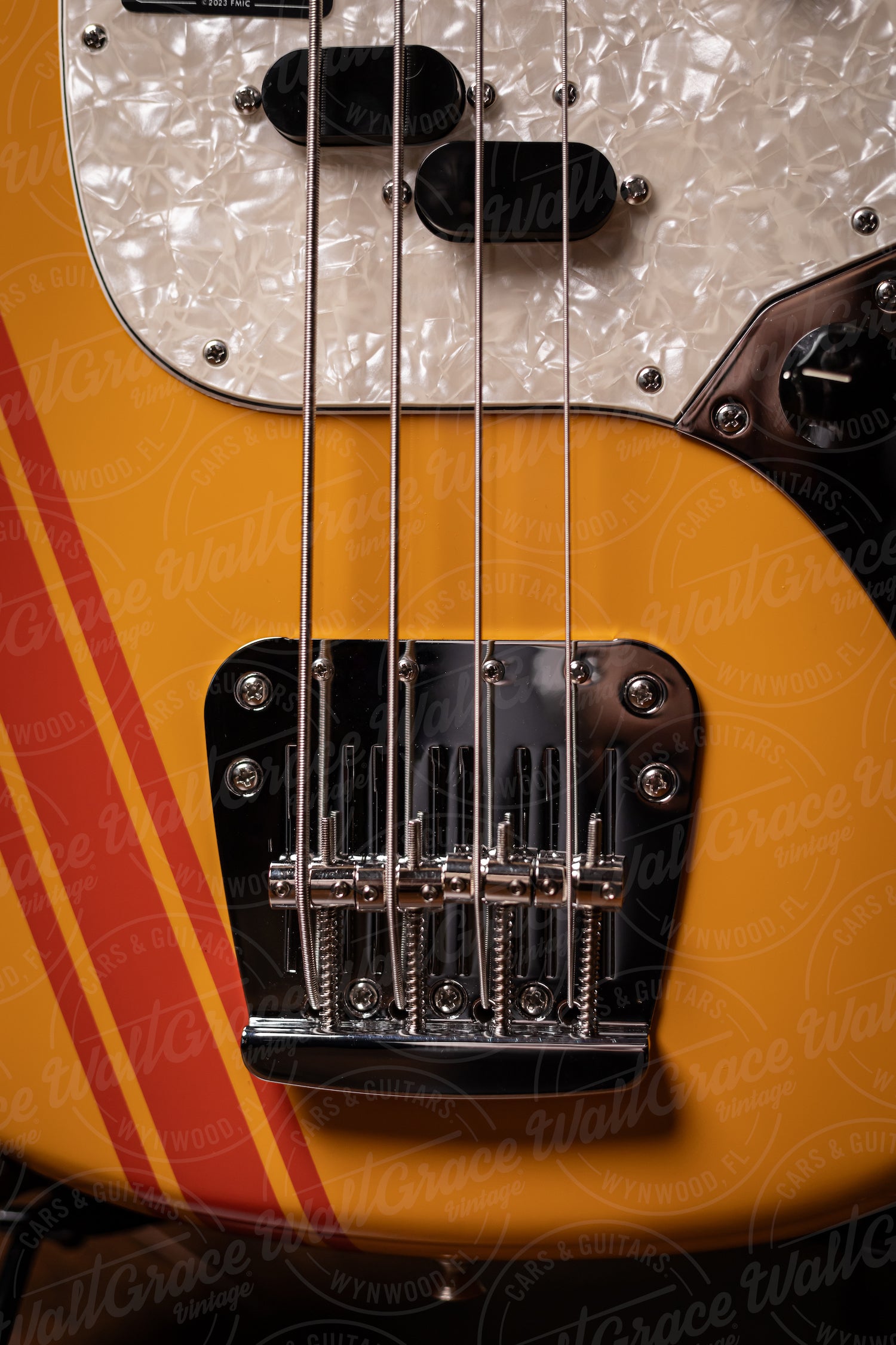 Fender Vintera II Mustang Bass - Competition Orange