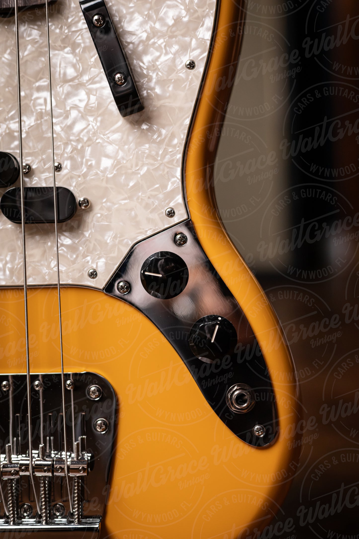 Fender Vintera II Mustang Bass - Competition Orange