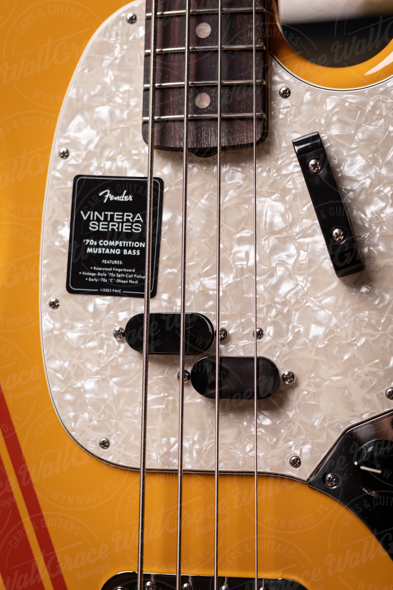 Fender Vintera II Mustang Bass - Competition Orange