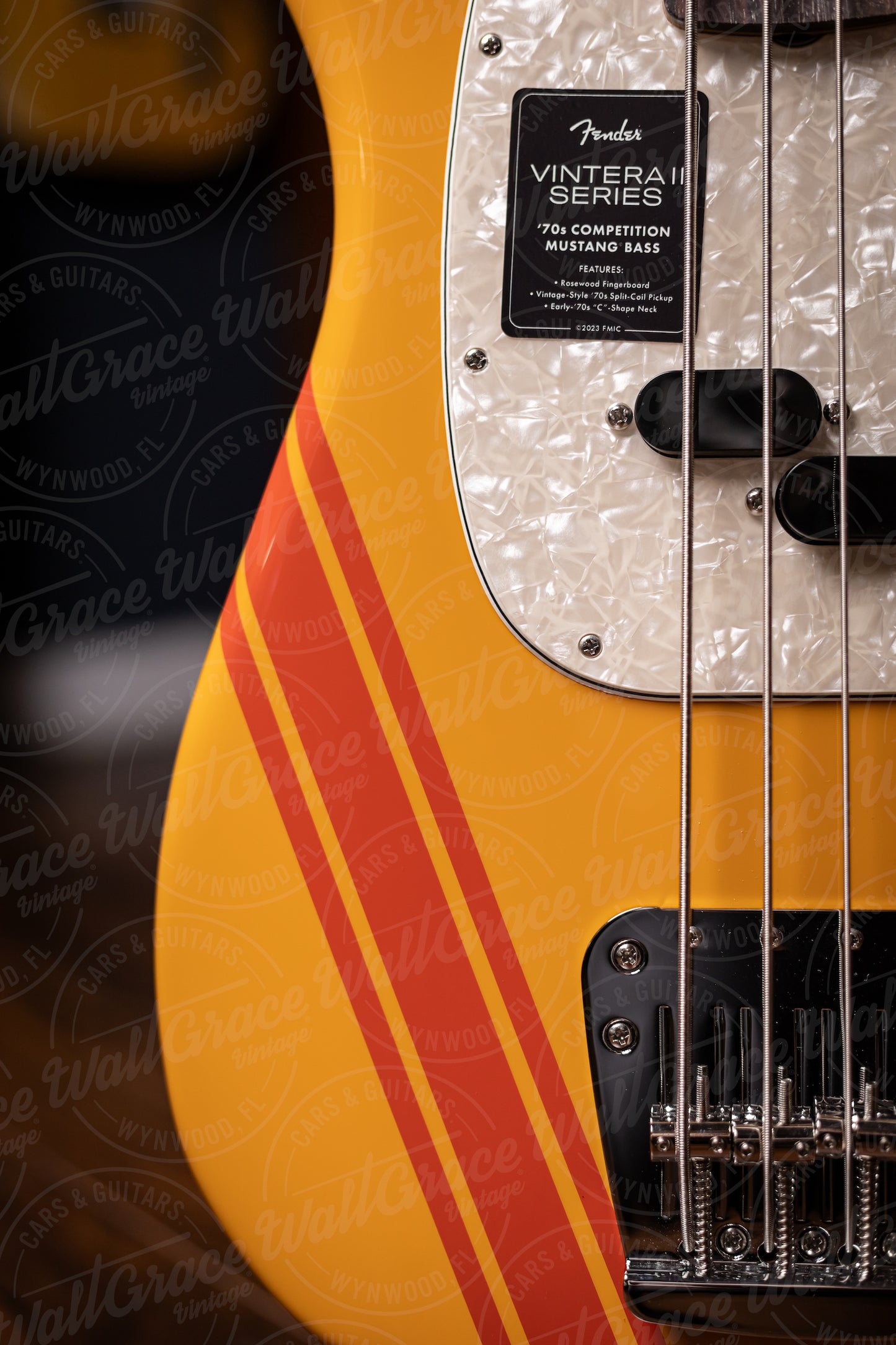 Fender Vintera II Mustang Bass - Competition Orange