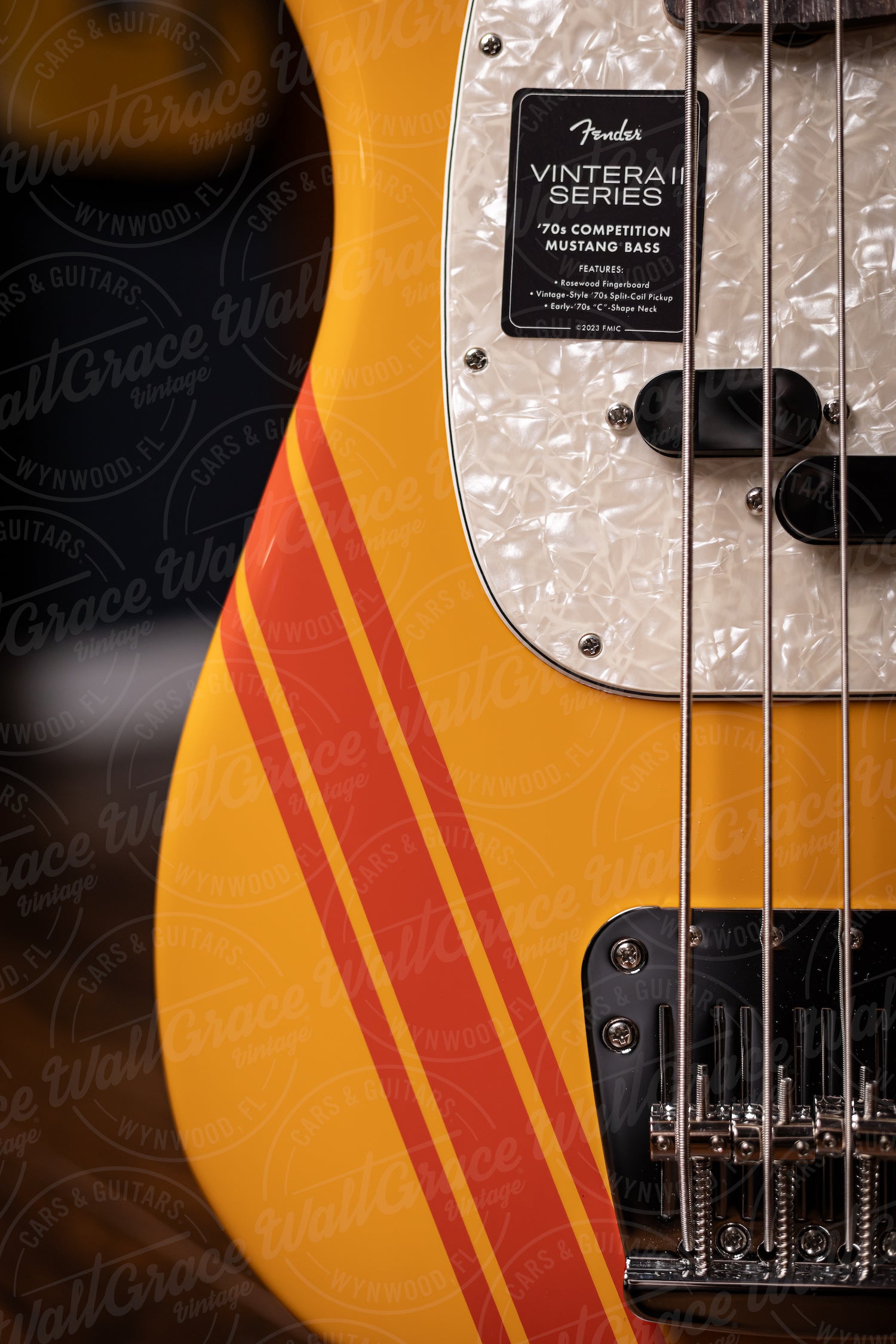 Fender Vintera II Mustang Bass - Competition Orange