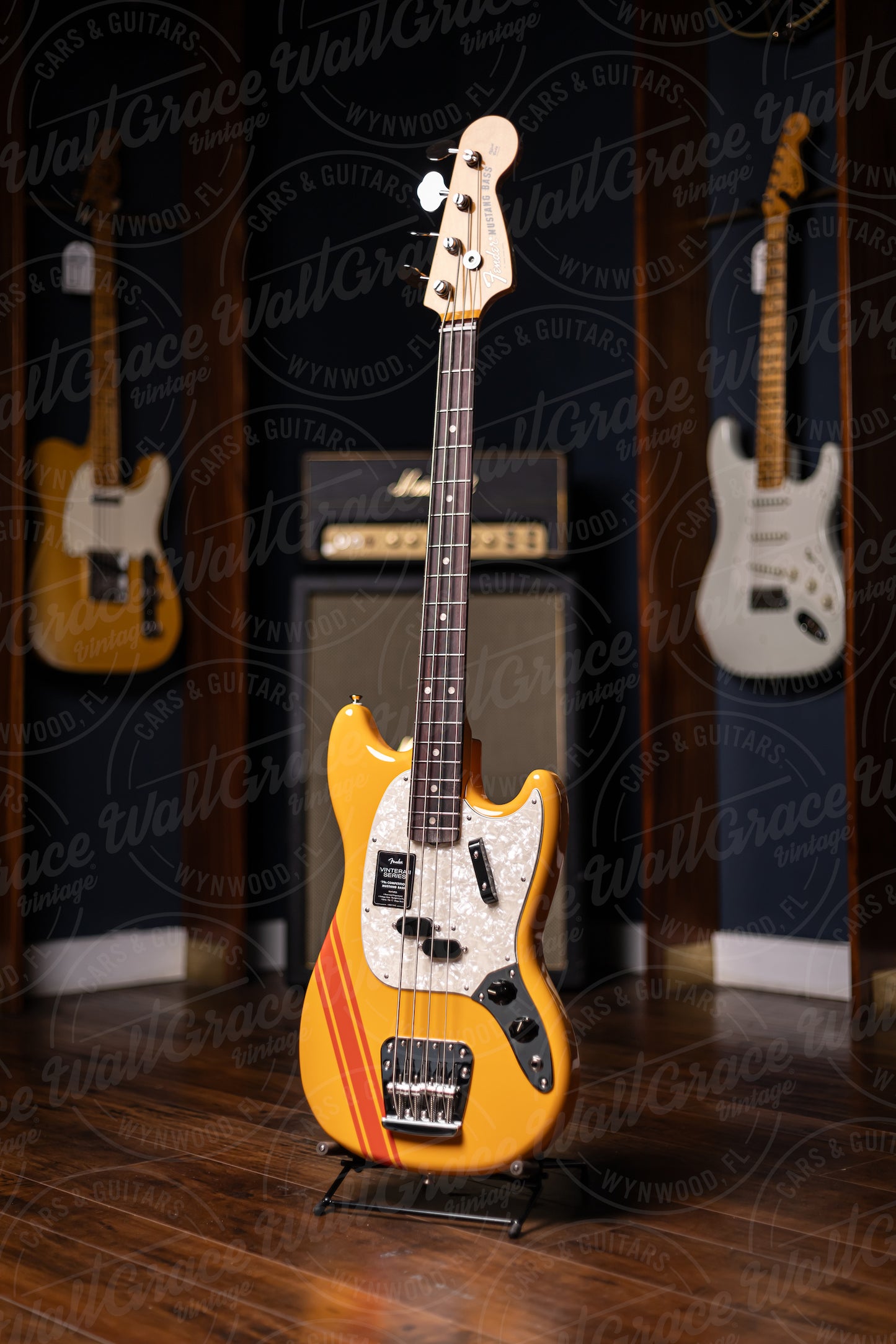 Fender Vintera II Mustang Bass - Competition Orange
