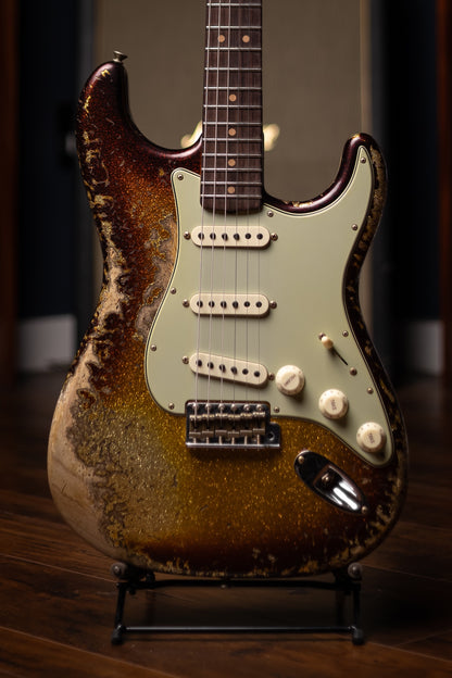 Fender Custom Shop 1963 Stratocaster Super Heavy Relic Super Faded Aged 3-Color Sunburst Sparkle