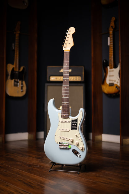 Fender Vintera III Early '60s Stratocaster - Sonic Blue
