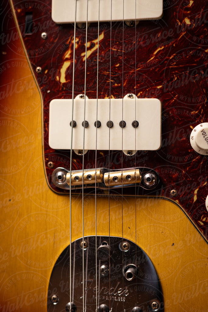 Fender Custom Shop 1962 Jazzmaster Journeyman Relic Electric Guitar - Aged 3-Tone Sunburst
