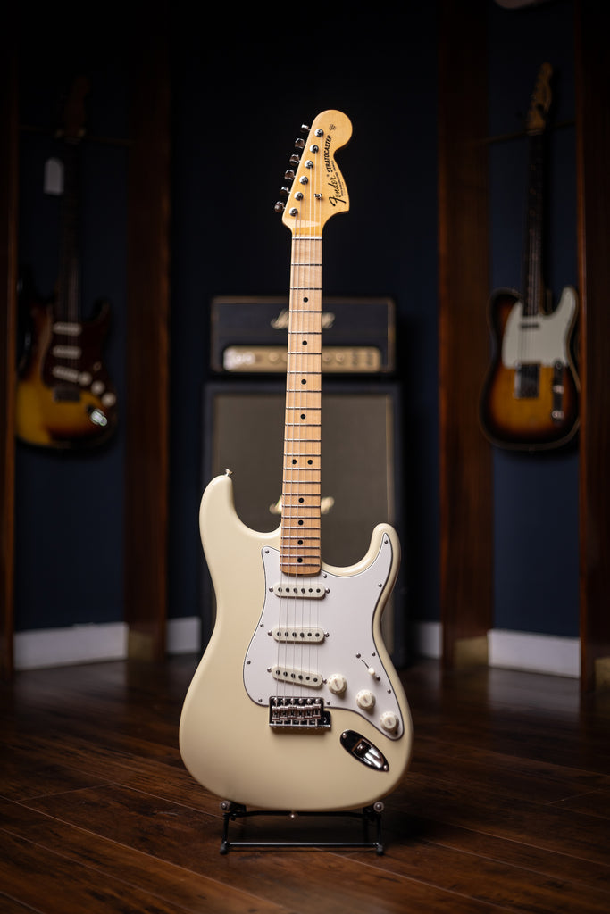 Fender Custom Shop 1968 Stratocaster Deluxe Closet Classic Electric Guitar - Aged Vintage White