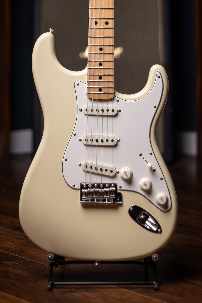 Fender Custom Shop 1968 Stratocaster Deluxe Closet Classic Electric Guitar - Aged Vintage White