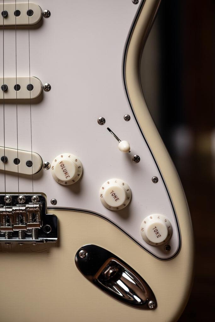 Fender Custom Shop 1968 Stratocaster Deluxe Closet Classic Electric Guitar - Aged Vintage White