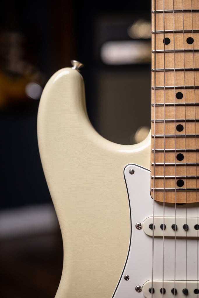 Fender Custom Shop 1968 Stratocaster Deluxe Closet Classic Electric Guitar - Aged Vintage White