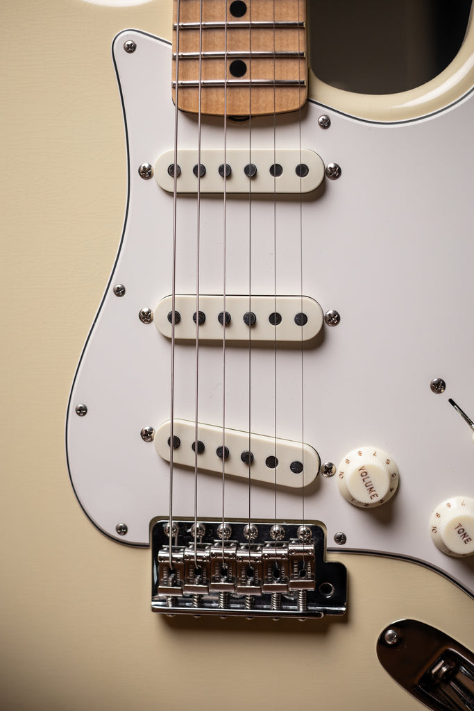 Fender Custom Shop 1968 Stratocaster Deluxe Closet Classic Electric Guitar - Aged Vintage White