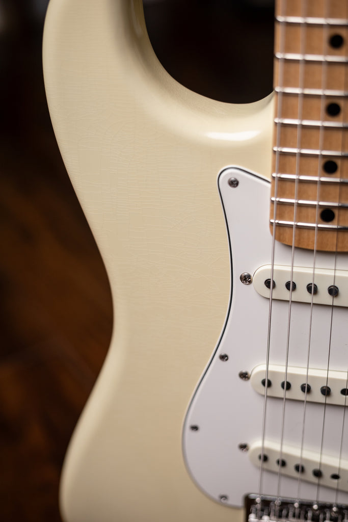 Fender Custom Shop 1968 Stratocaster Deluxe Closet Classic Electric Guitar - Aged Vintage White