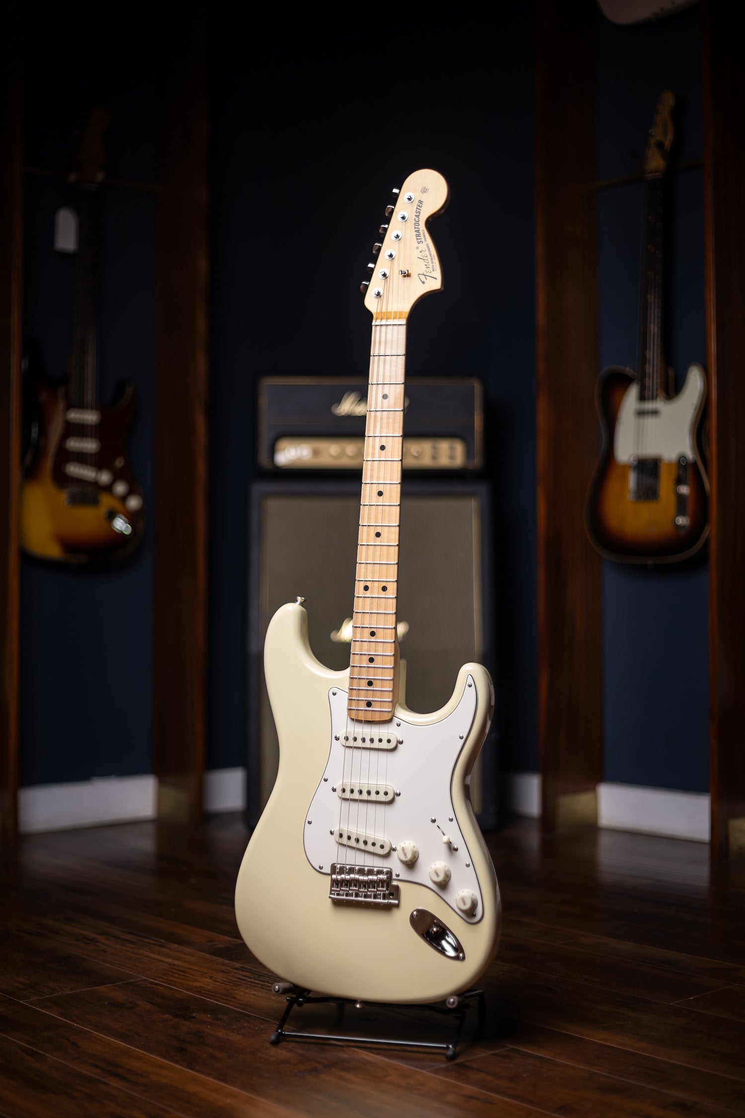 Fender Custom Shop 1968 Stratocaster Deluxe Closet Classic Electric Guitar - Aged Vintage White