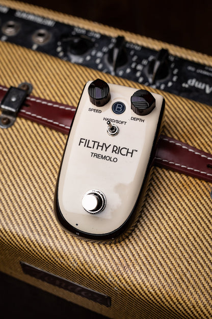 Danelectro Filthy Rich Tremolo Pedal ( Demo)
