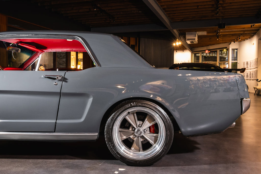 1965 Ford Mustang Restomod - Grey