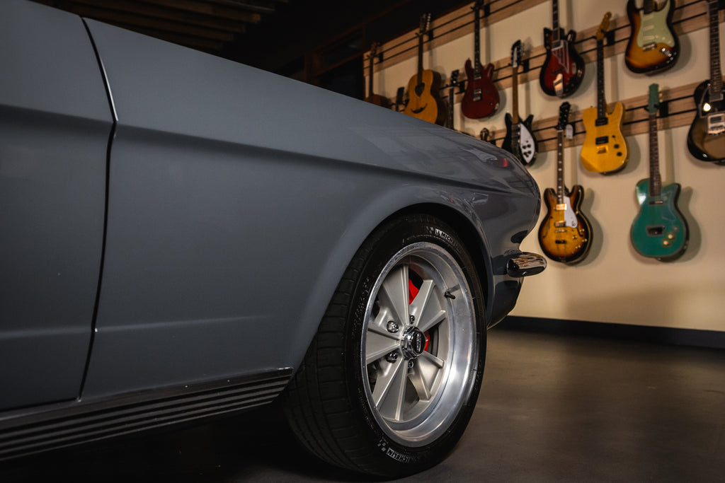 1965 Ford Mustang Restomod - Grey