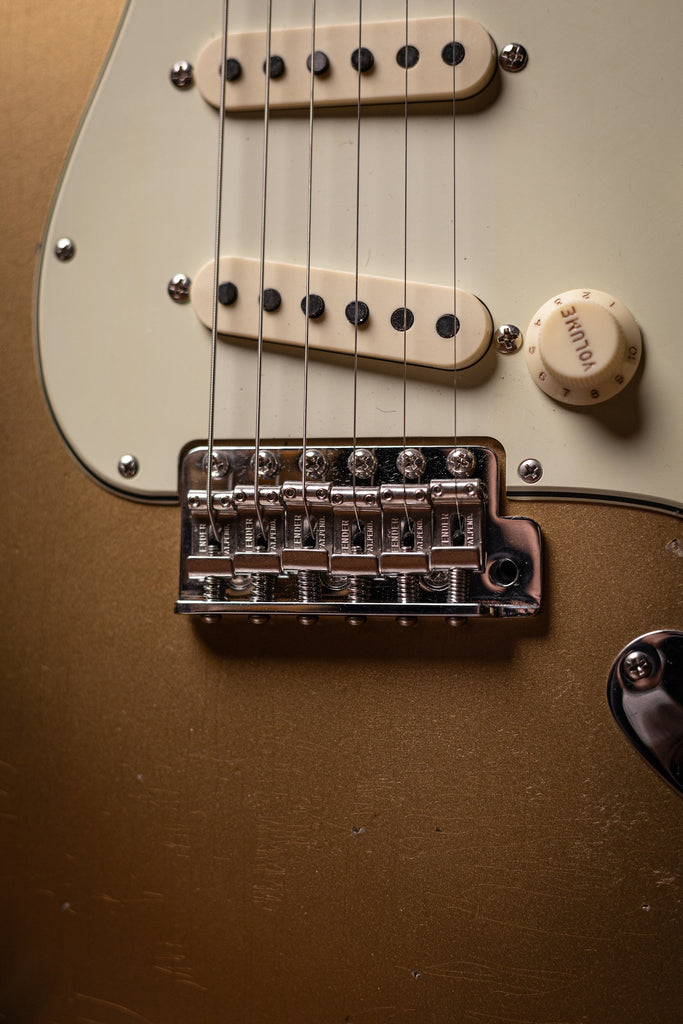 Fender Custom Shop Late-1962 Stratocaster Relic Closet Classic Hardware Electric Guitar - Aged Aztec Gold