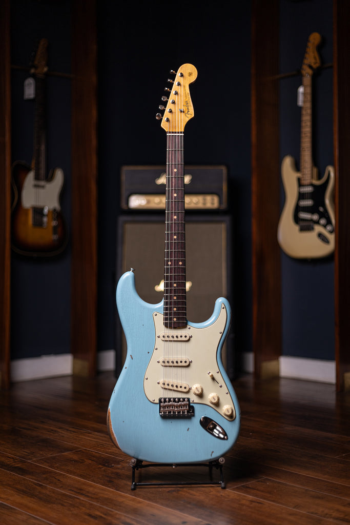 Fender Custom Shop Late 1962 Stratocaster Relic Closet Classic Hardware Electric Guitar - Faded Aged Daphne Blue