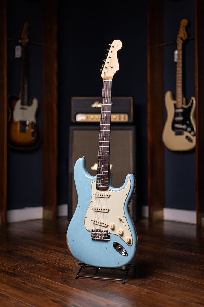 Fender Custom Shop Late 1962 Stratocaster Relic Closet Classic Hardware Electric Guitar - Faded Aged Daphne Blue