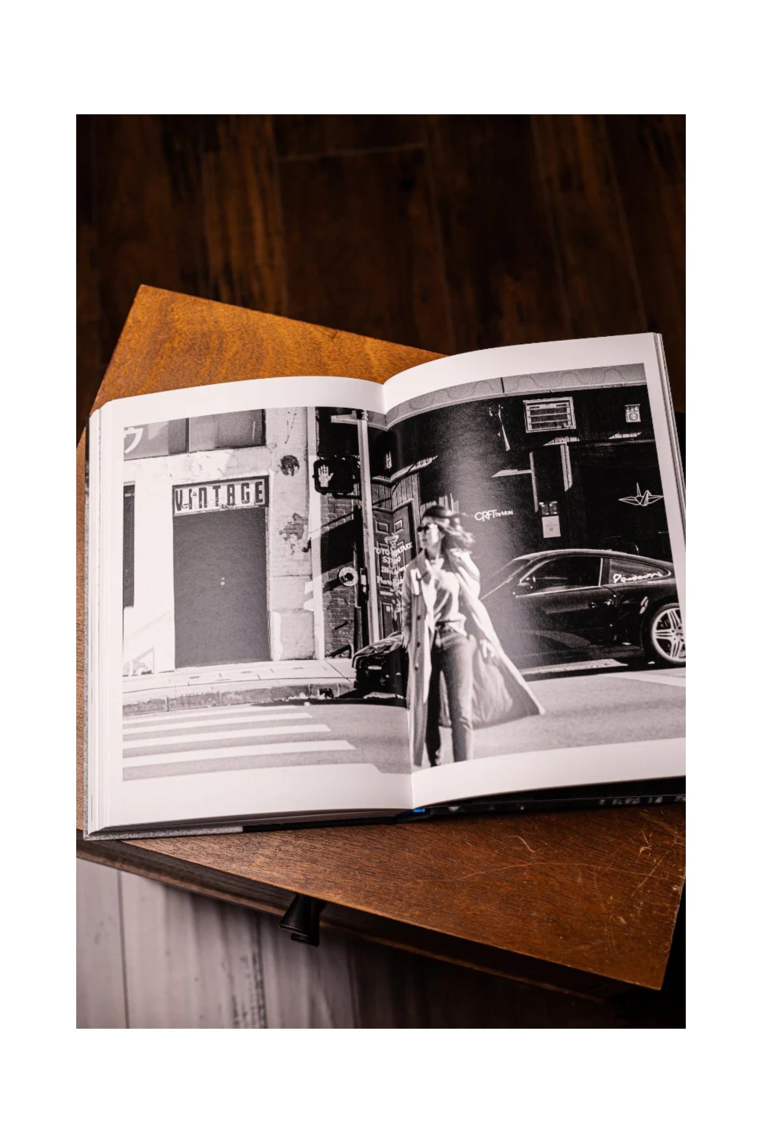 To Live And Drive In Los Angeles Hard Cover - Bart Kuykens