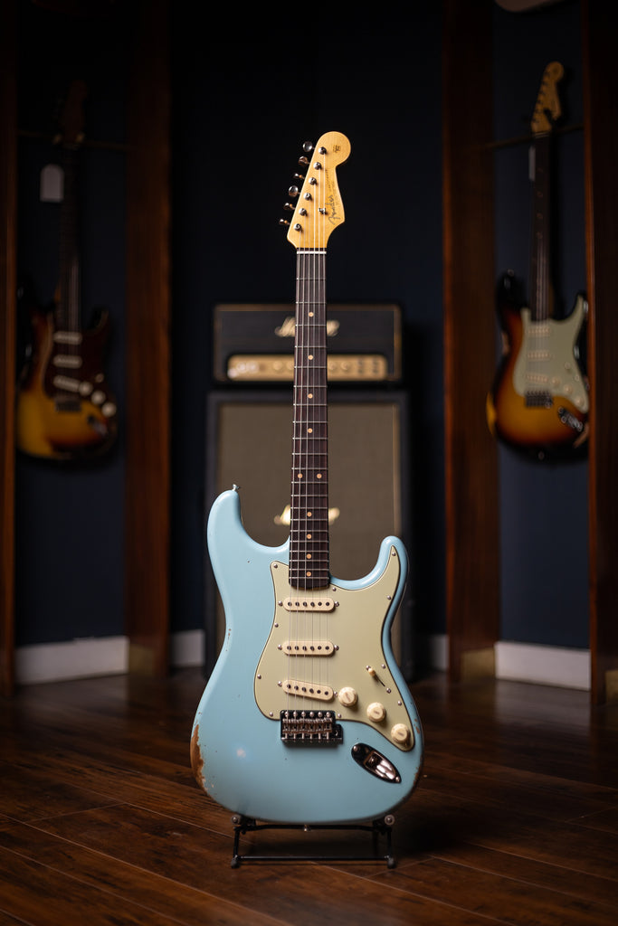 Fender Custom Shop Late 1962 Stratocaster Relic Closet Classic Hardware Electric Guitar - Faded Aged Daphne Blue