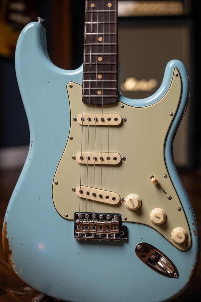 Fender Custom Shop Late 1962 Stratocaster Relic Closet Classic Hardware Electric Guitar - Faded Aged Daphne Blue