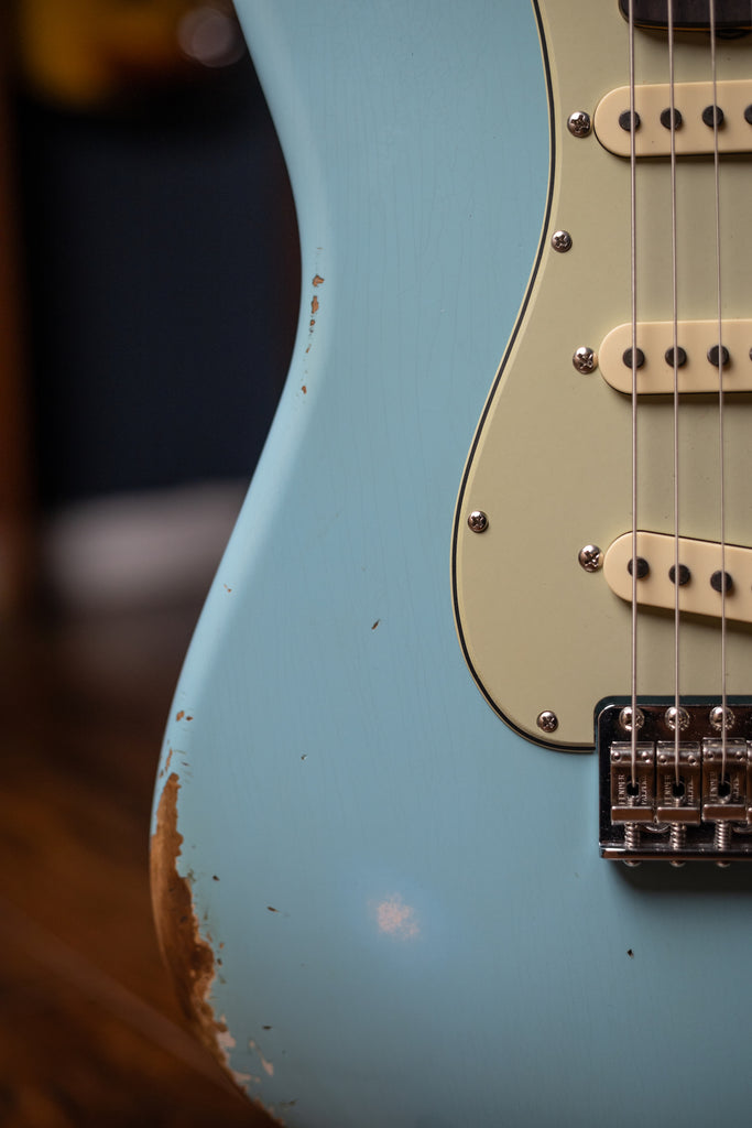 Fender Custom Shop Late 1962 Stratocaster Relic Closet Classic Hardware Electric Guitar - Faded Aged Daphne Blue