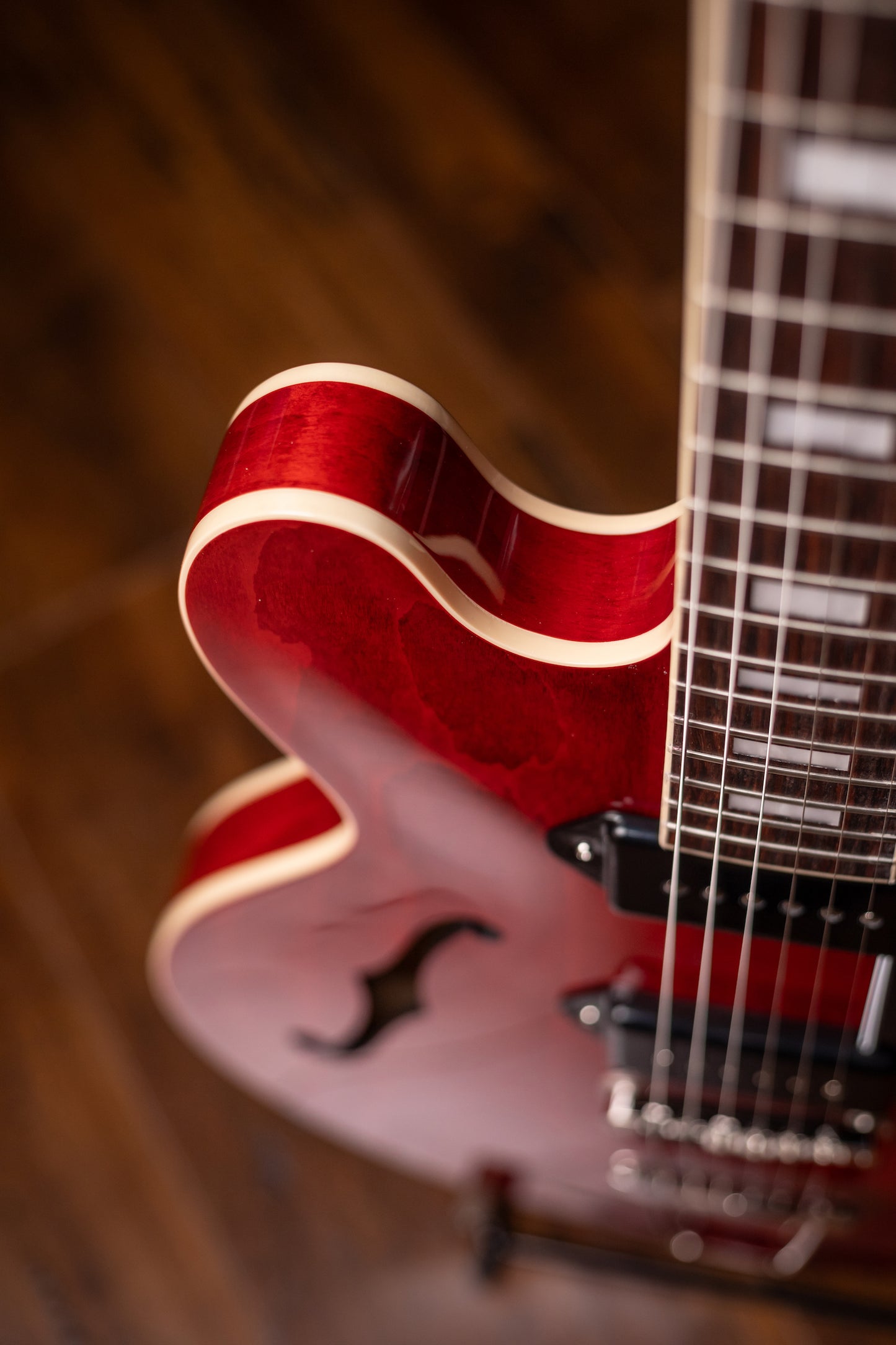 Gibson ES-330 Hollow Body Electric Guitar - Cherry