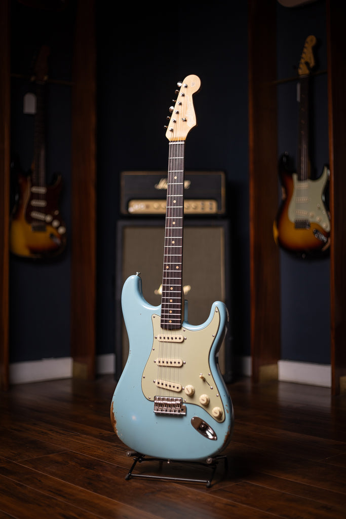 Fender Custom Shop Late 1962 Stratocaster Relic Closet Classic Hardware Electric Guitar - Faded Aged Daphne Blue