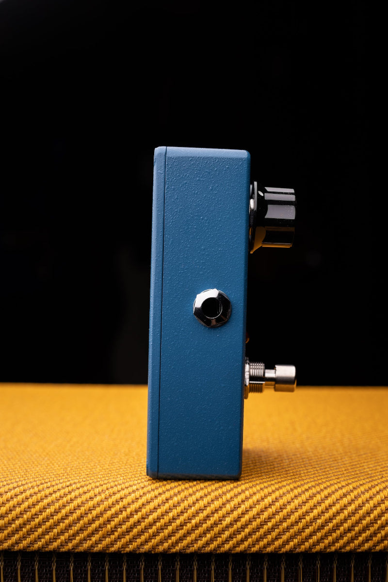 MXR M103 Blue Box Octave Fuzz Distortion Pedal MXR M103 Blue Box Octave Fuzz Distortion Pedal