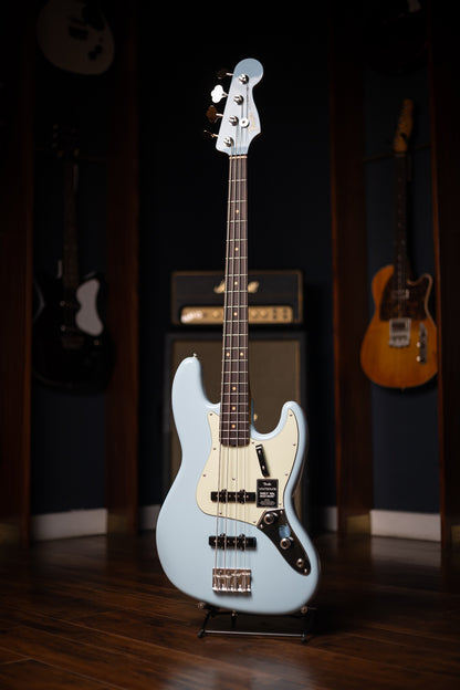 Fender Vintera® III Early '60s Jazz Bass®, Rosewood Fingerboard Electric Bass - Sonic Blue