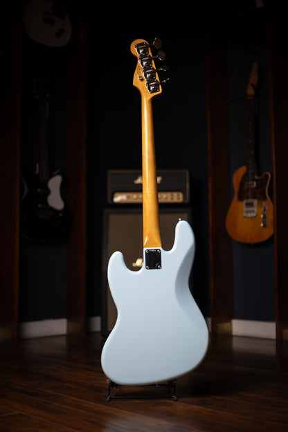 Fender Vintera® III Early '60s Jazz Bass®, Rosewood Fingerboard Electric Bass - Sonic Blue