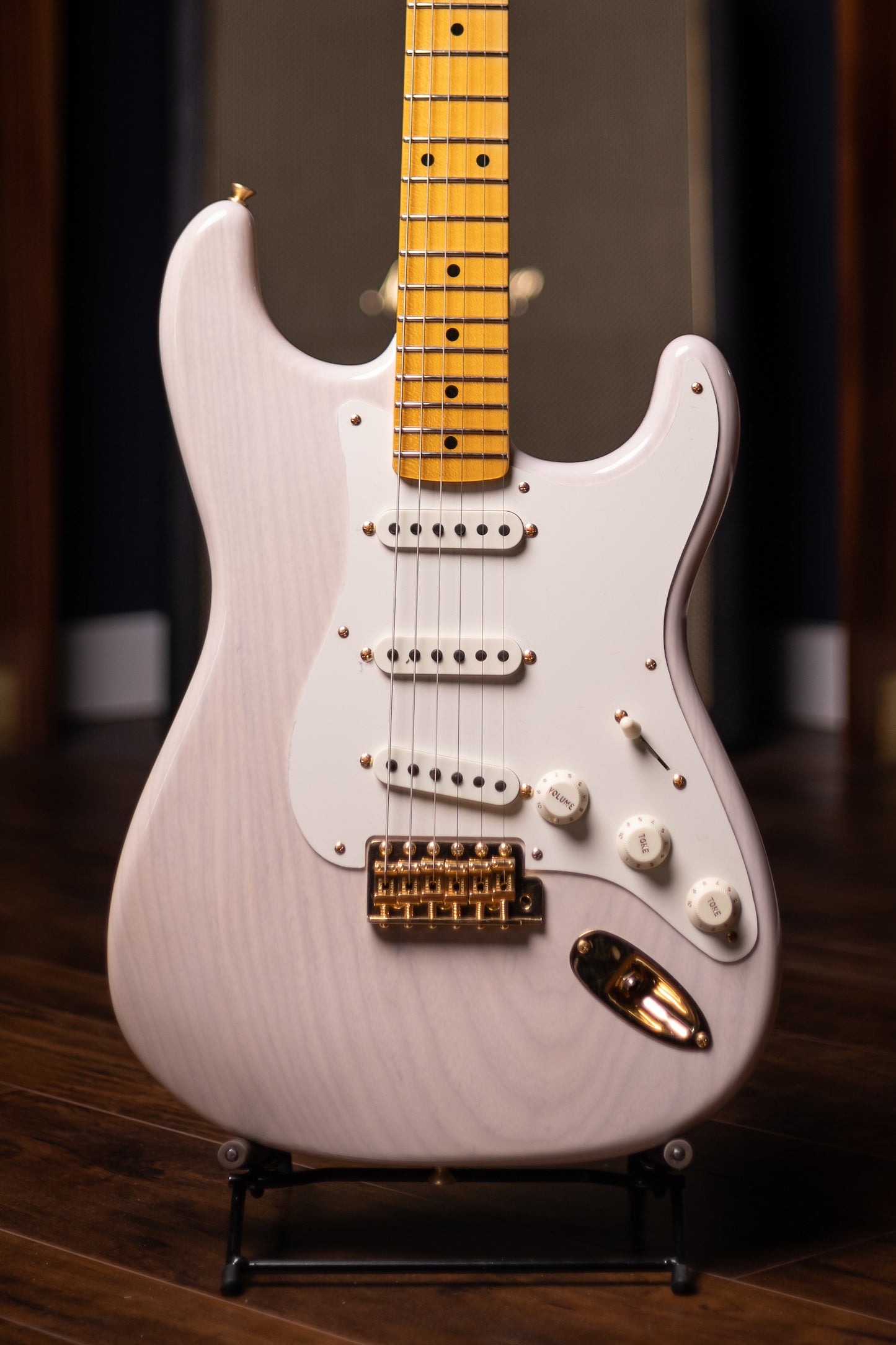 Fender 2019 Vintage Custom '57 Stratocaster Electric Guitar - Aged White Blonde