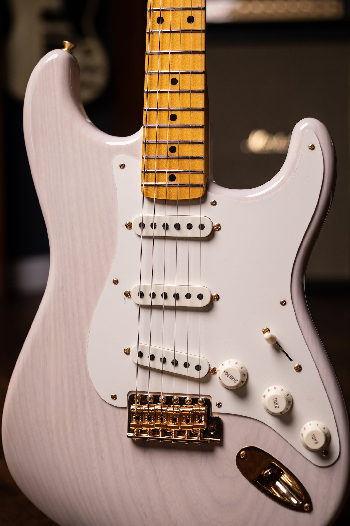 Fender 2019 Vintage Custom '57 Stratocaster Electric Guitar - Aged White Blonde