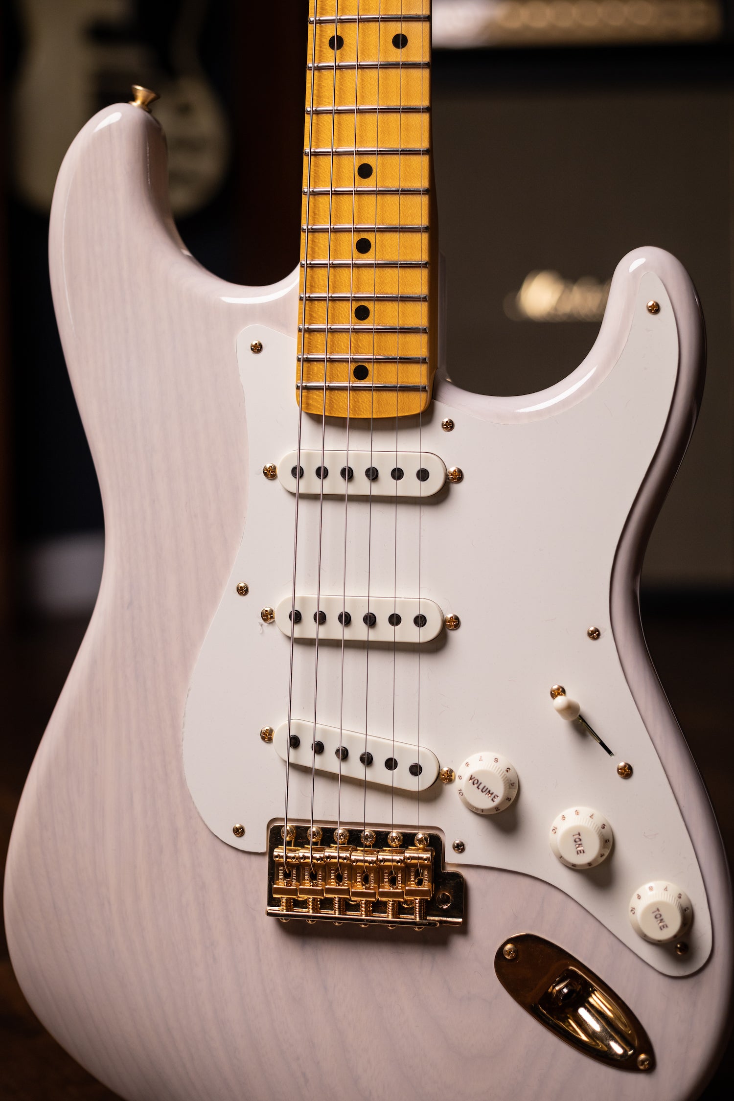 Fender 2019 Vintage Custom '57 Stratocaster Electric Guitar - Aged White Blonde